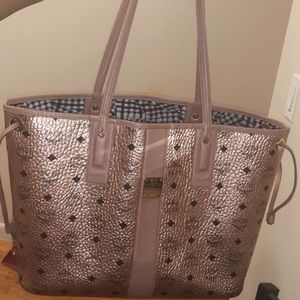 MCM Reversible Liz Shopper in Visetos. Champagne